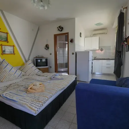 Dalmatian Coast W/ Garden & Sea View, Near - Moments F 아파트