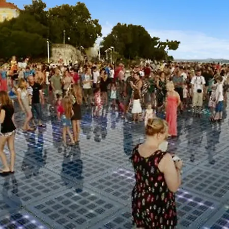 아파트 Dalmatian Coast W/ Garden & Sea View, Near - Moments F 자다르