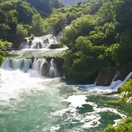 아파트 Dalmatian Coast W/ Garden & Sea View, Near - Moments F 자다르